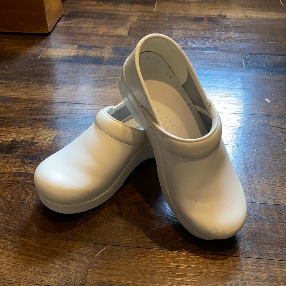 Dansko white nursing shoes, 37